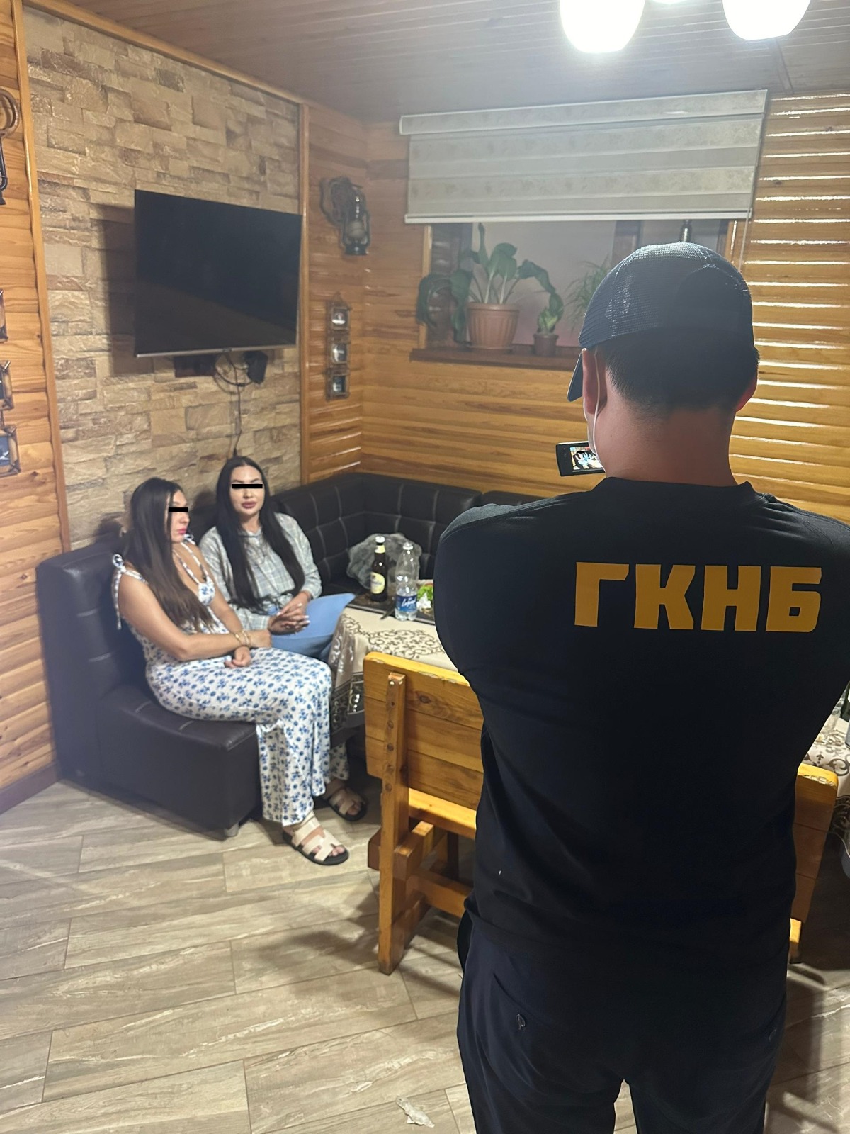 Задержано более 50 секс-работниц и их сутенеров в Бишкеке