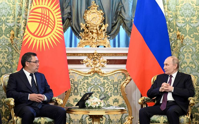 Владимир Путин и Садыр Жапаров на переговорах в Москве