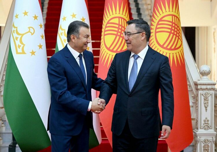 Тажикстандын премьер-министри Кохир Расулзода жана Кыргызстандын президенти Садыр Жапаров