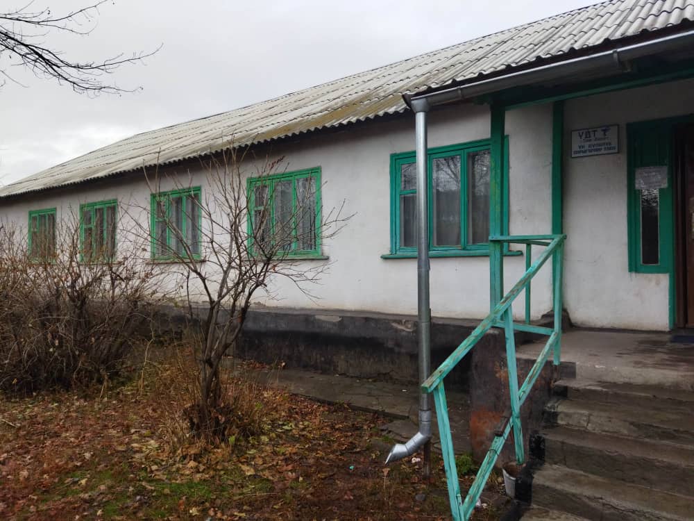 Старое здание ГСВ в Таш-Добо