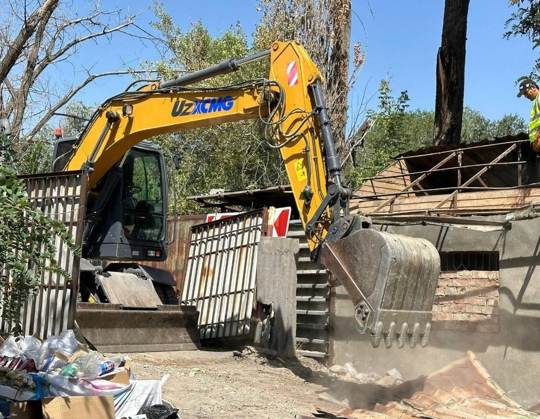 Снос пристроек к кафе «Алмаз»
