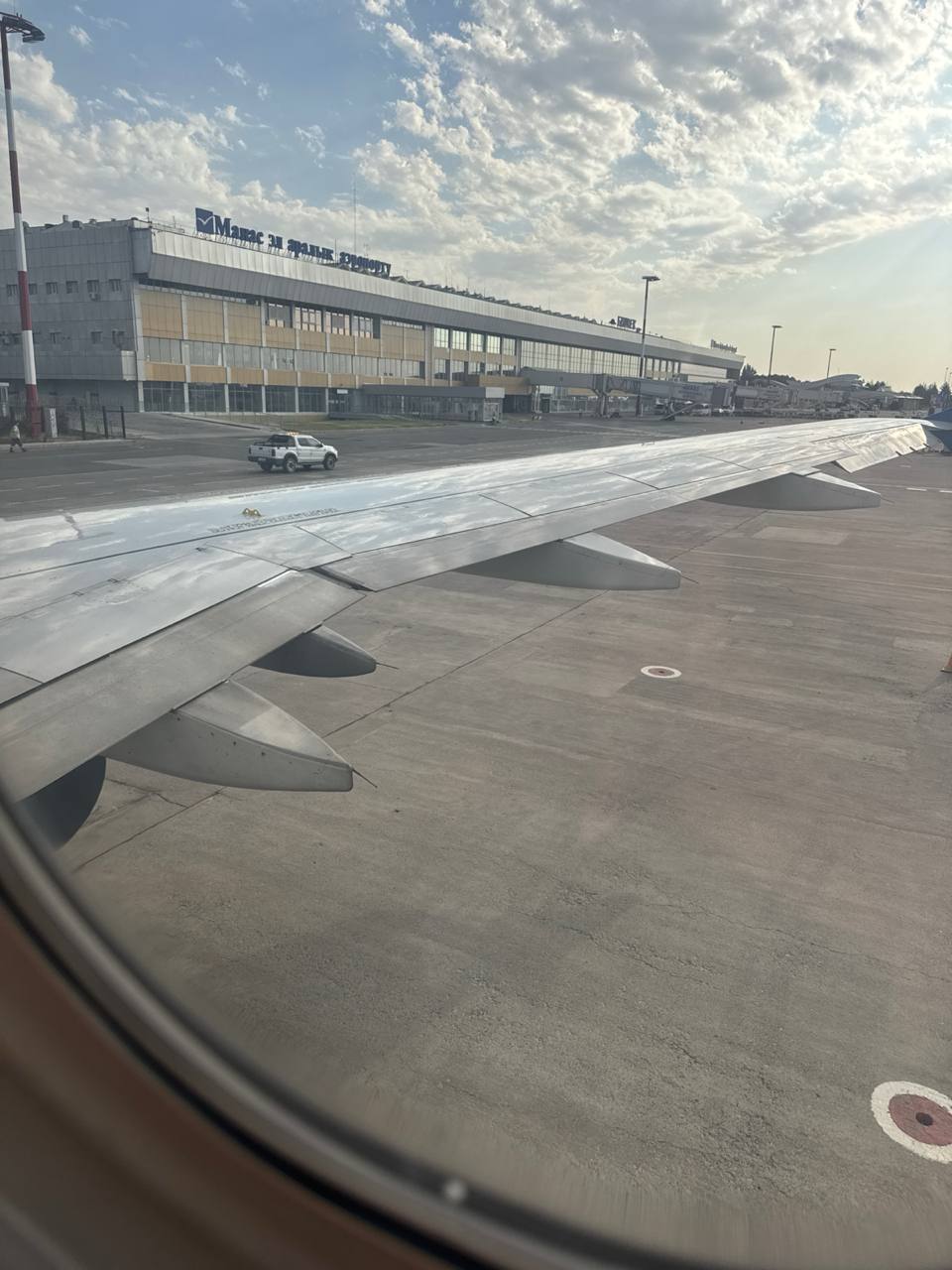 За восемь часов так и не улетели — что случилось с рейсом Avia Traffic в Москву
