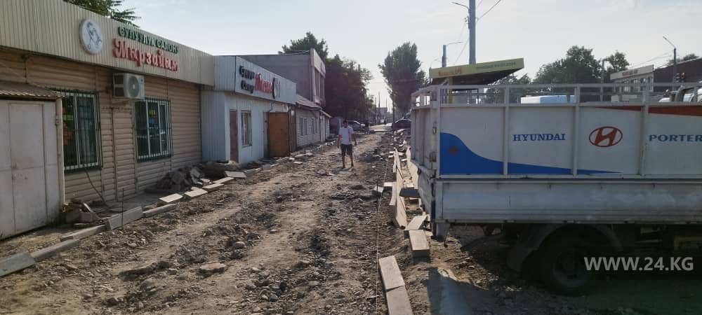 Ремонт тротуара на участке проспекта Жибек Жолу