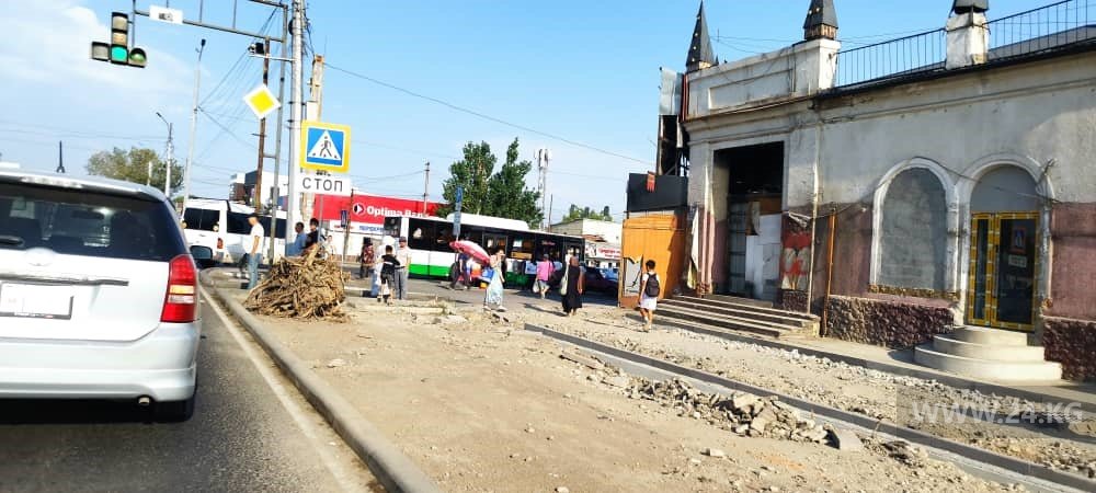 Ремонт тротуара на участке проспекта Жибек Жолу