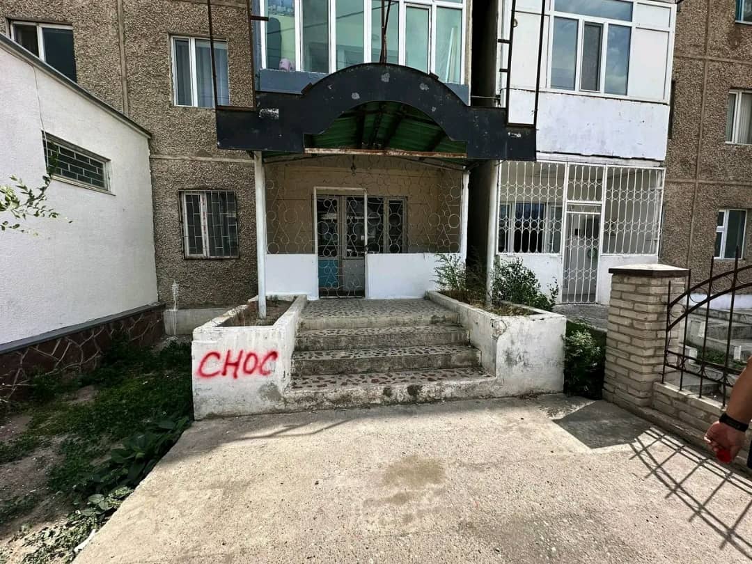 Красные надписи «снос» появились в Балыкчи