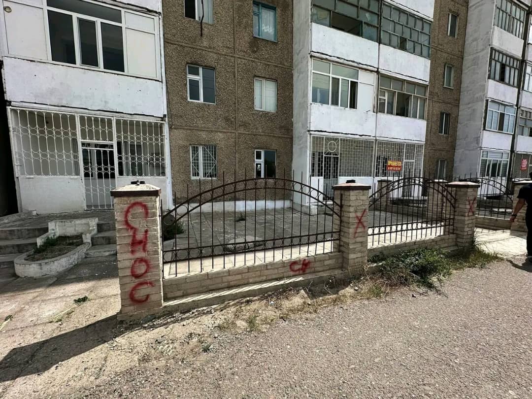 Красные надписи «снос» появились в Балыкчи