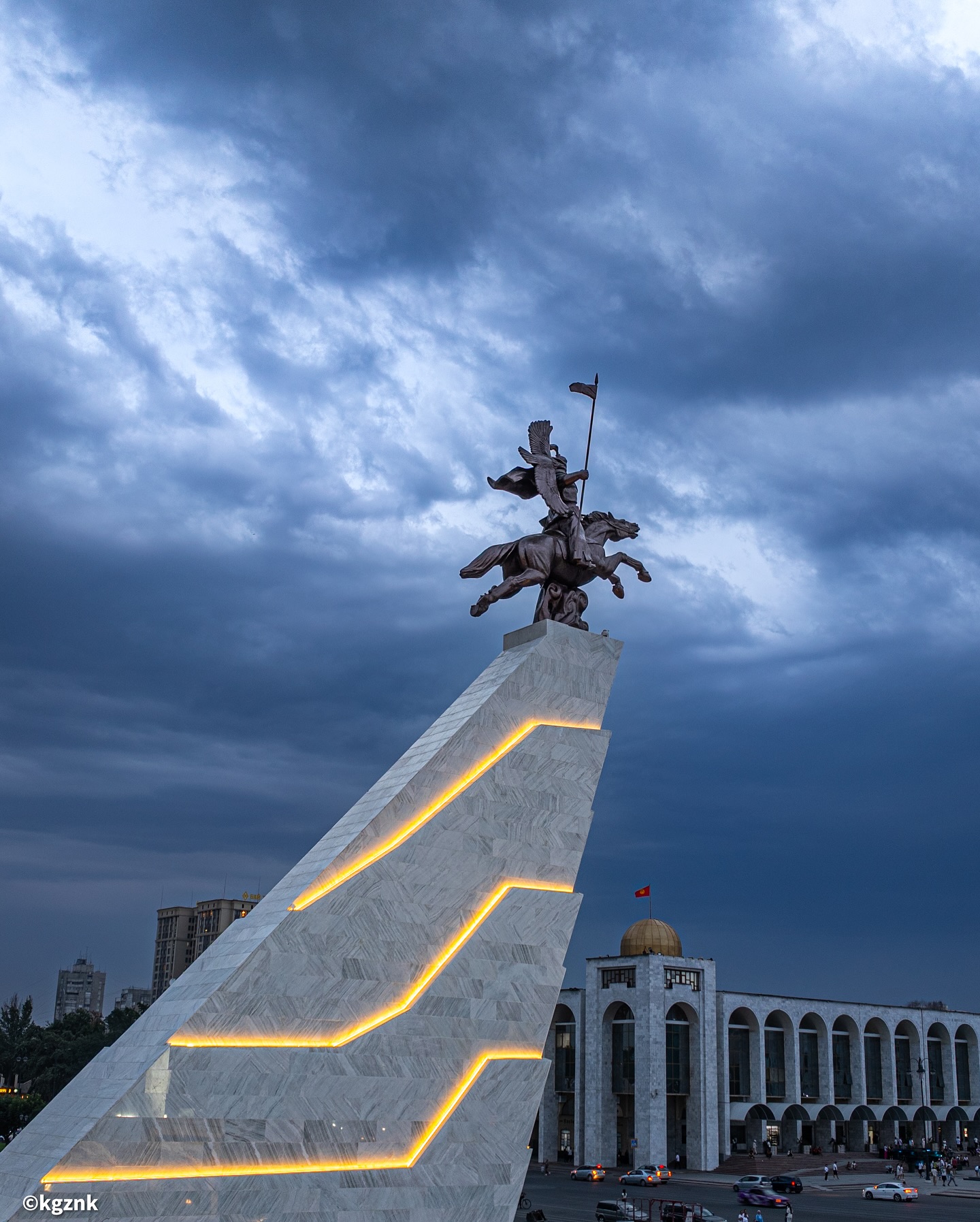 Новый памятник Манасу