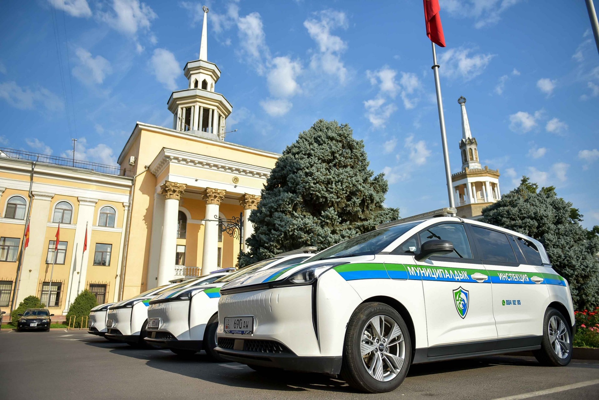 Муниципальная инспекция Бишкека представила новую форму и расширяет штат