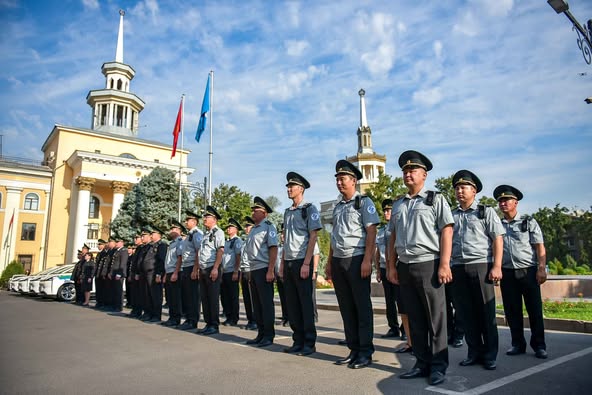 Муниципальная инспекция Бишкека представила новую форму и расширяет штат