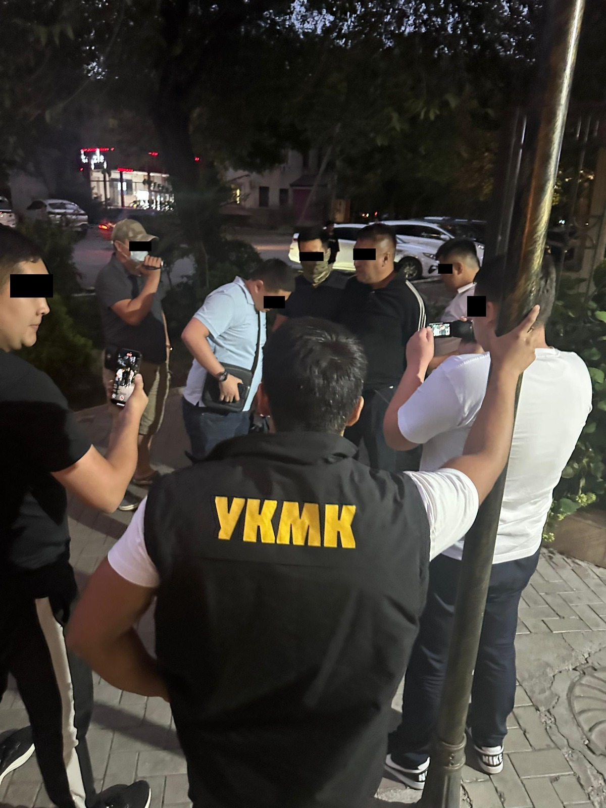 Под видом связей с ГКНБ мужчина вымогал $2,5 тысячи и iPhone у жительницы КР