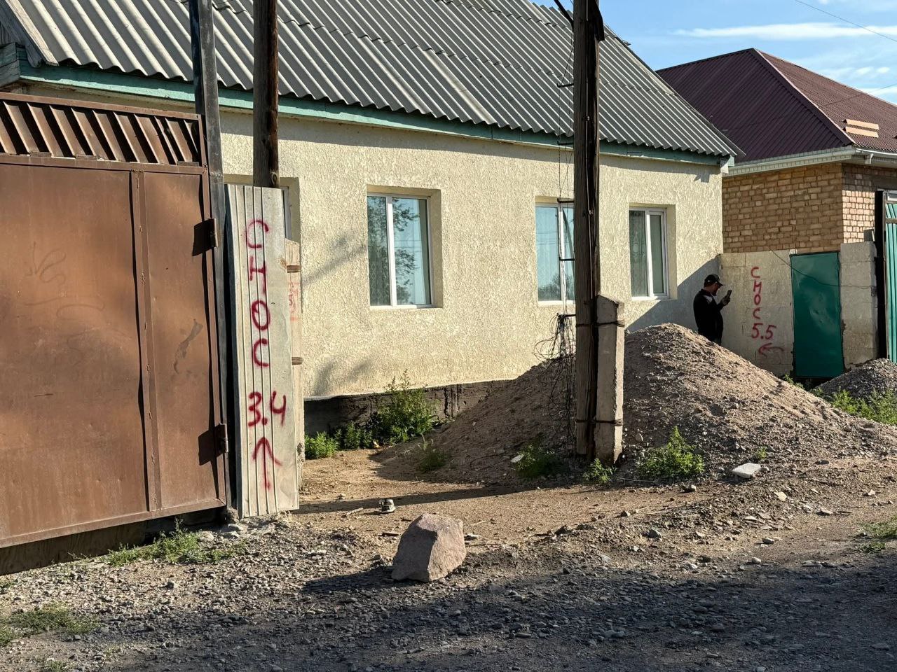 В городе начался снос строений для строительства шестиполосной дороги