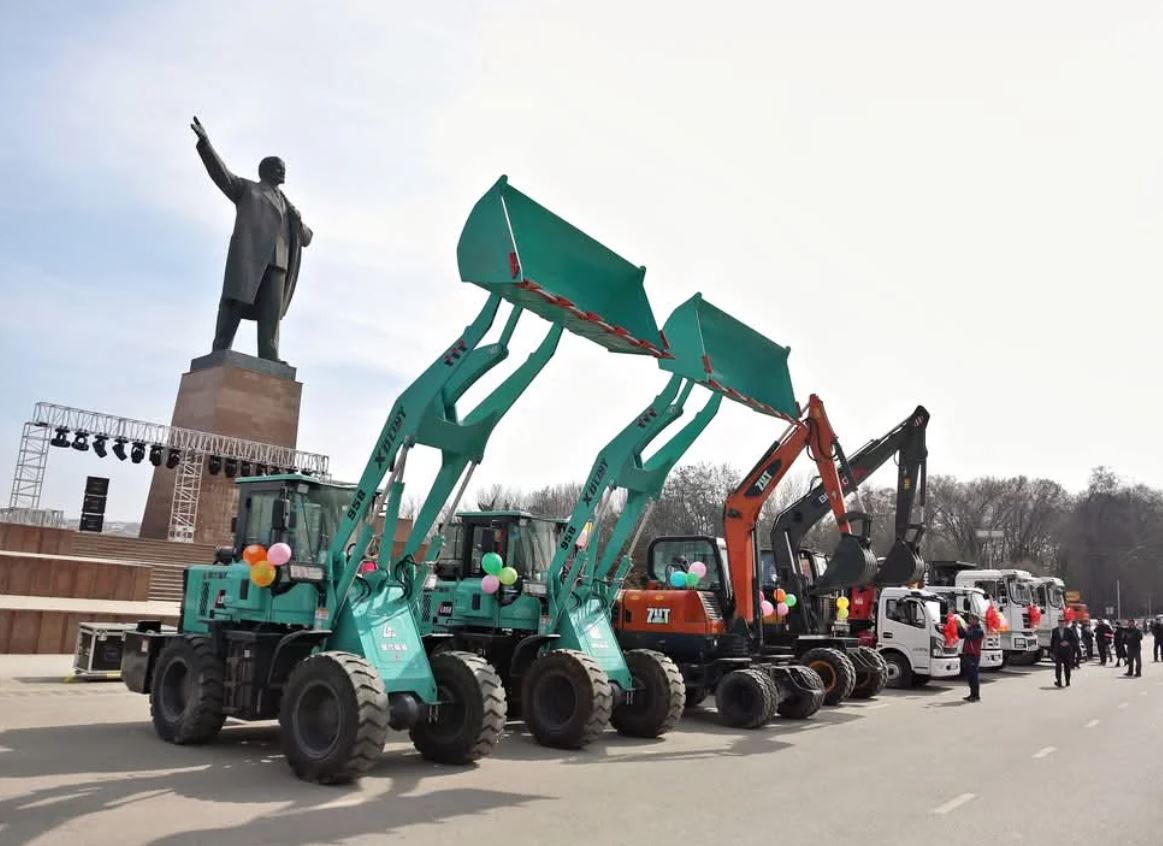 Полученная от спонспоров спецтехника