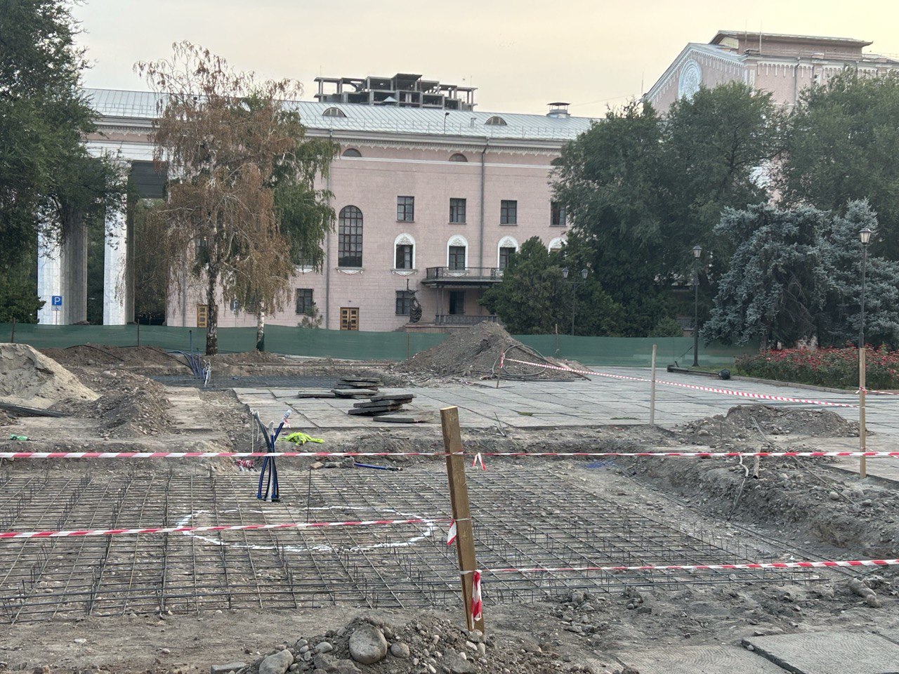 В Бишкеке началась реконструкция фонтанов в Театральном сквере