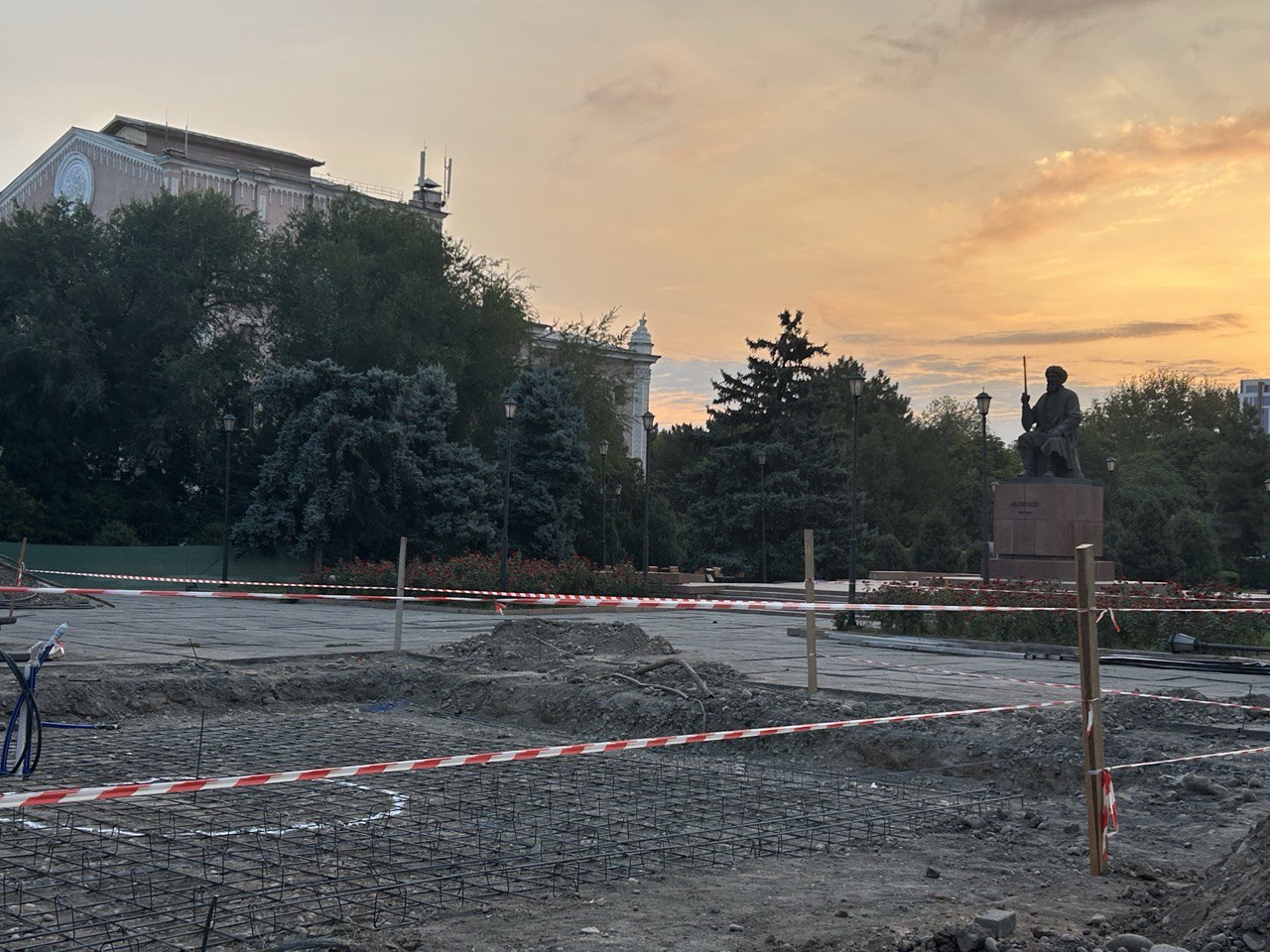 В Бишкеке началась реконструкция фонтанов в Театральном сквере