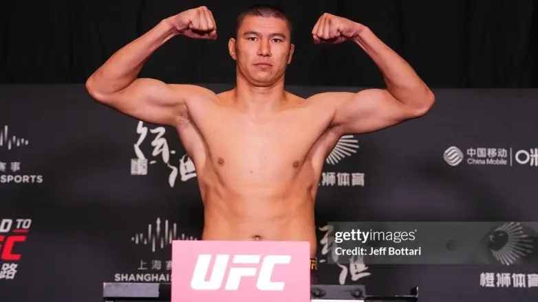 Кыргызстанец Уран Сатыбалдиев одержал свою первую победу на турнире UFC