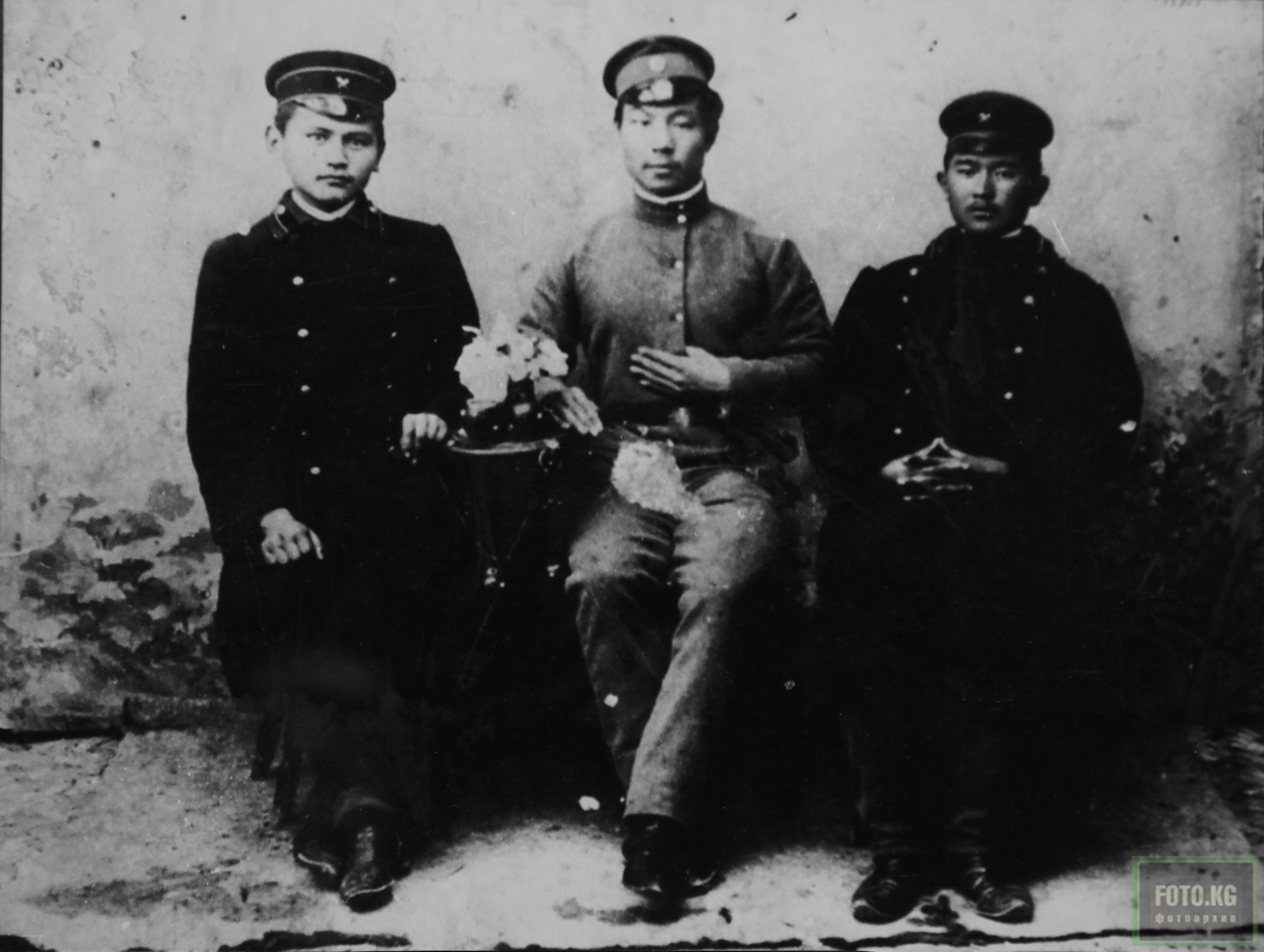 Иманалы Айдарбеков во время учебы в гимназии. Пишпек, 1904 год
