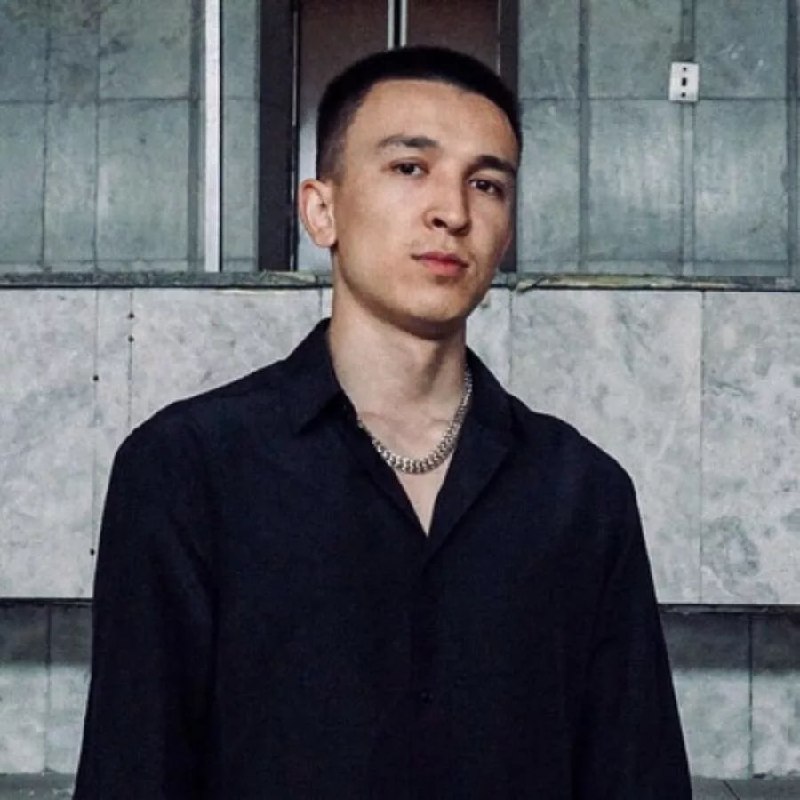 Отечественный певец Ulukmanapo ударил охранника садика в Бишкеке