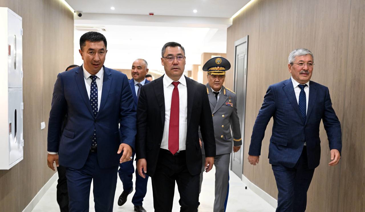 Торжественное открытие нового административного здания в Джалал-Абаде
