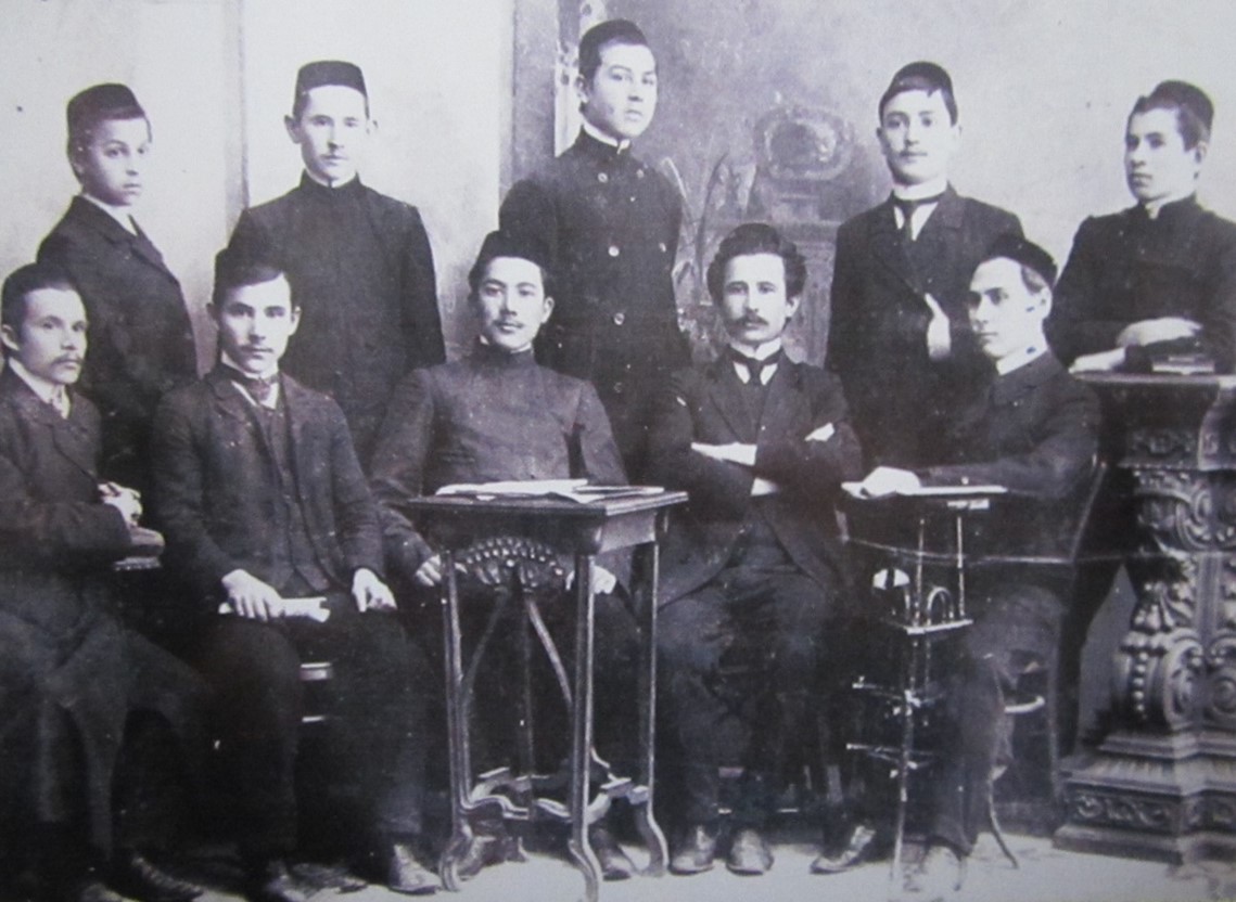 Учителя и ученики медресе «Галия» (1912 год, Уфа)