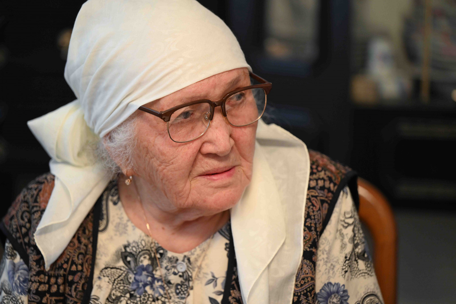 45 лет в профессии учителя и сертификат на 150 тысяч сомов от кабмина