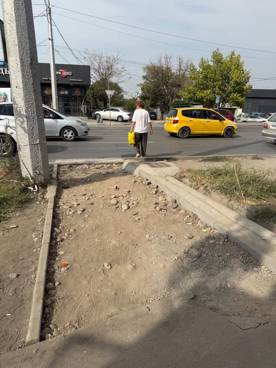 Бишкекчане возмущены состоянием тротуаров: было плохо, стало еще хуже