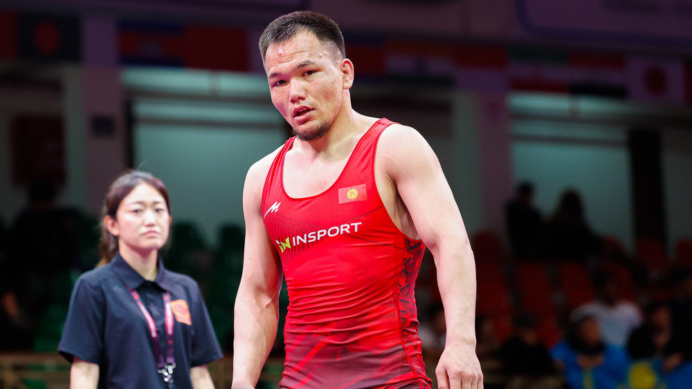 Орозобек Токтомамбетов на чемпионате мира по борьбе стартовал с победы