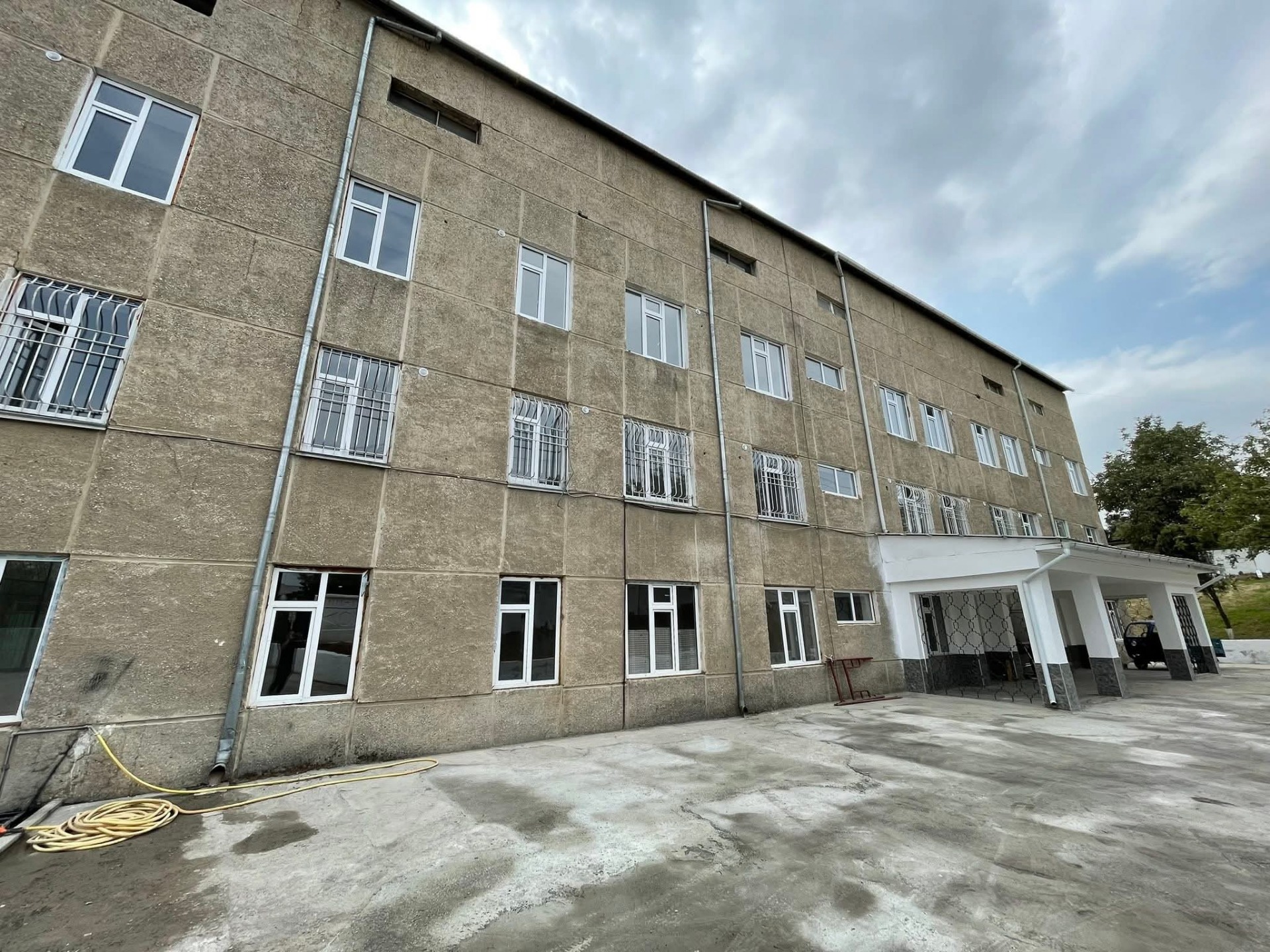 Мэр Оша открыл после капремонта корпус городского роддома