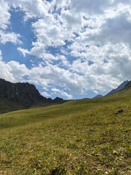 Ат-джайлоо, Аламединское ущелье