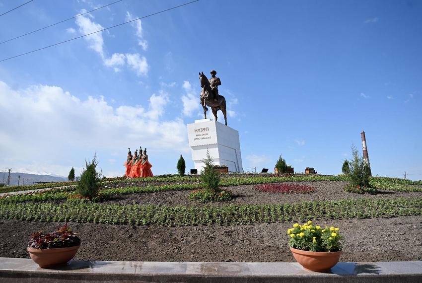 Памятник Нузупу минбаши