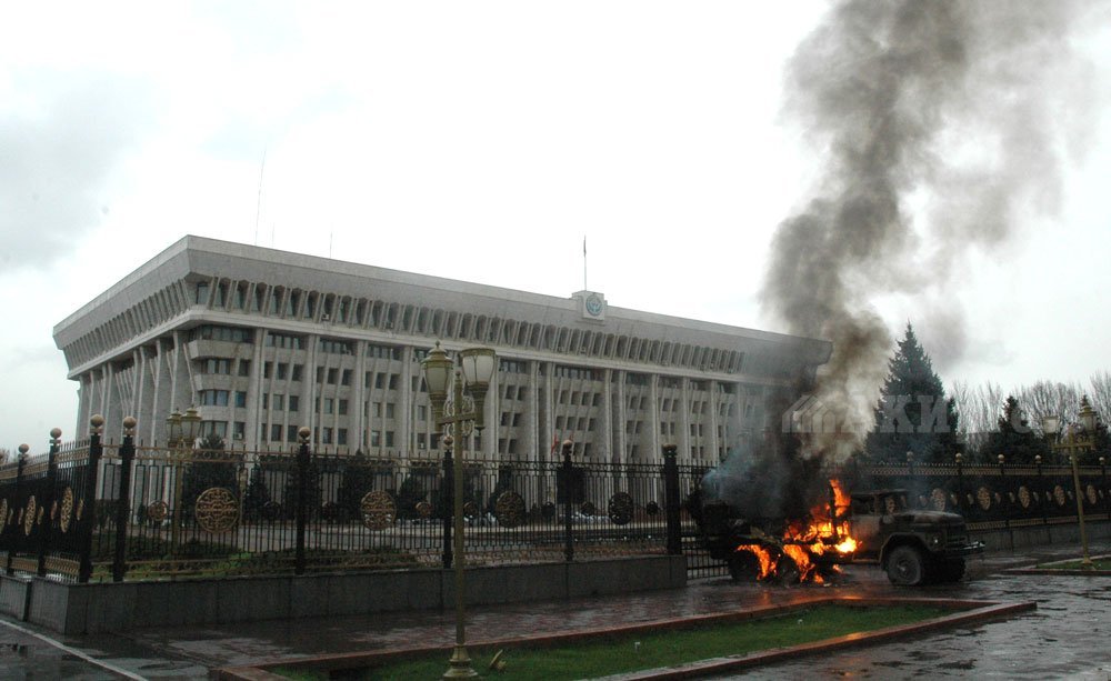 Апрельская революция 2010-го смела Курманбека Бакиева, а вместе с ним и парламент