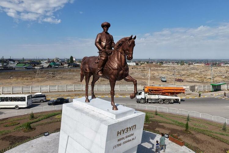Памятник Нузупу минбаши