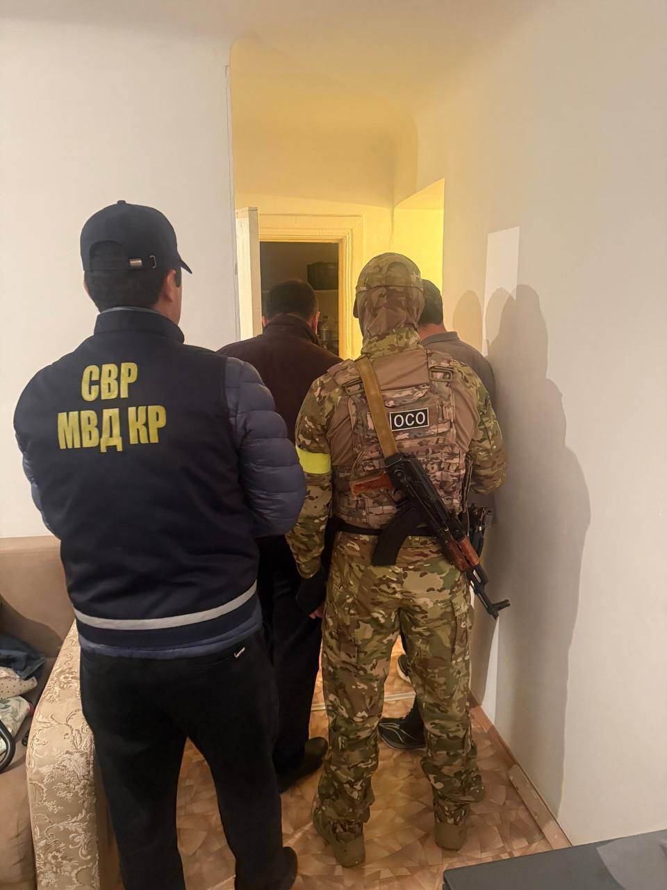 В Бишкеке задержан лжемилиционер, подозреваемый в мошенничестве
