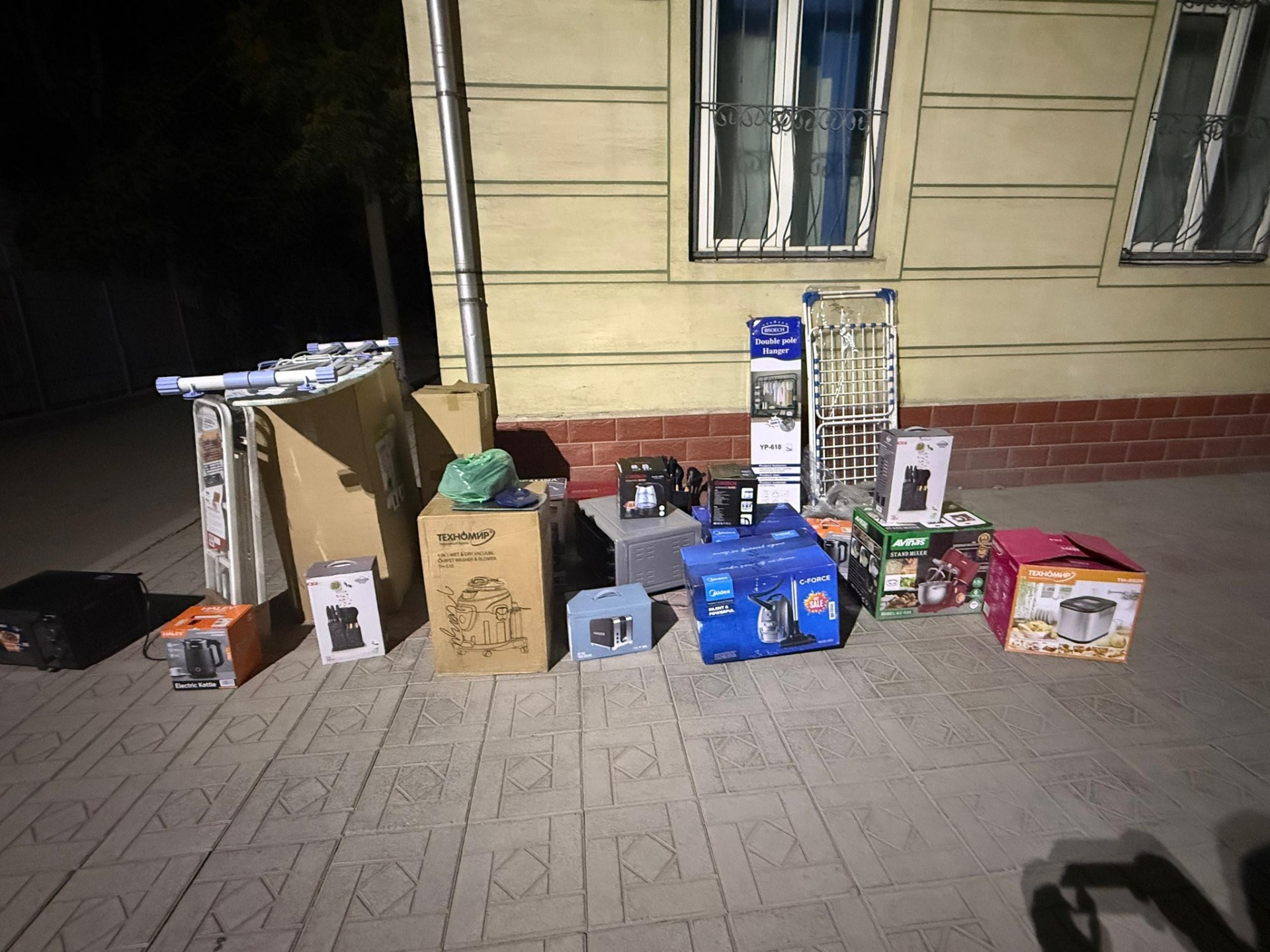 В Кара-Суу задержаны подозреваемые в мошенничестве через WhatsApp