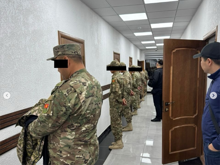 Раскрыты факты поборов в армии при контрактном наборе