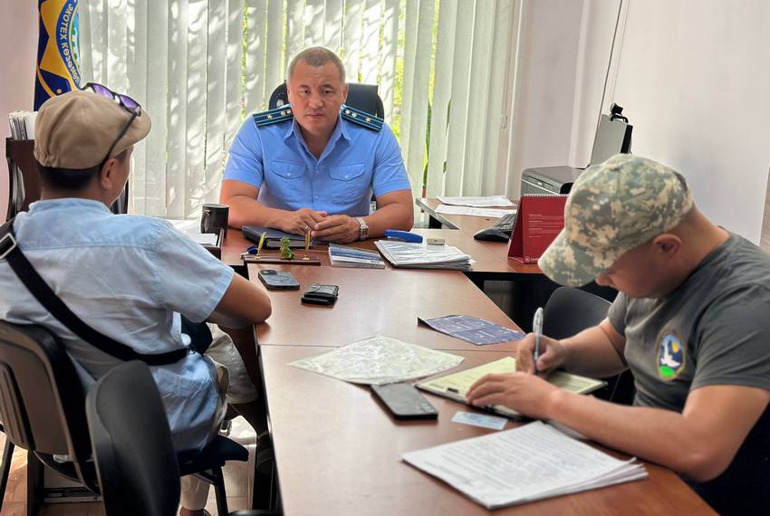 Одни из задержанных нарушителей