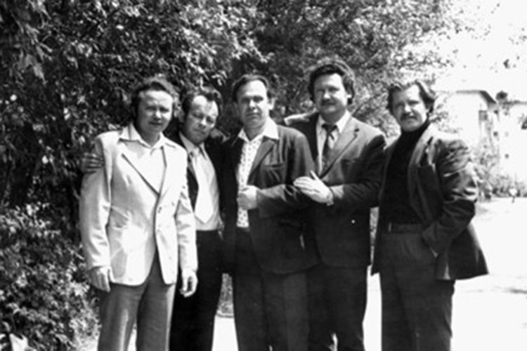 С соратниками