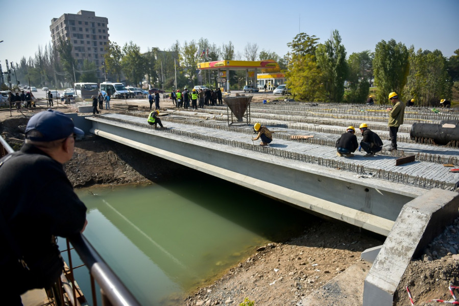 Следующим пунктом стала стройка моста по улице Ауэзова