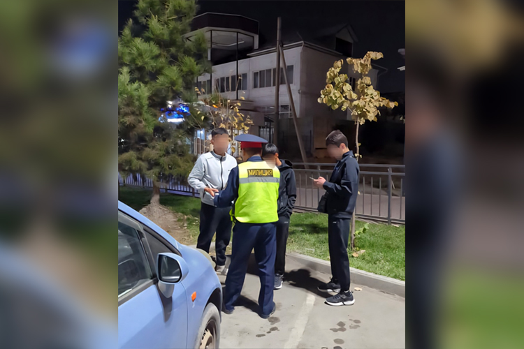 В Оше ночью во время массового рейда задержали 83 подростка и изъяли скутеры