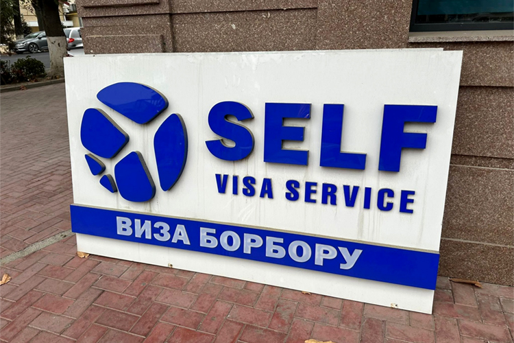 В Оше убирают вывески не на кыргызском языке