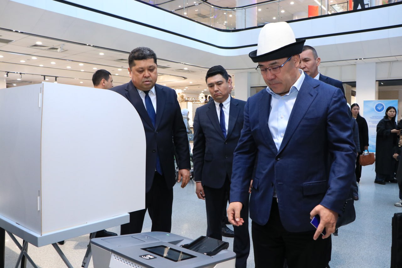 Садыр Жапаров протестировал новую систему дистанционного голосования