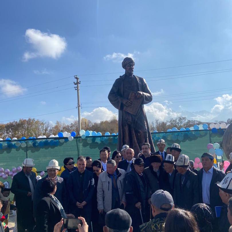 В Барсконе открыли памятник Махмуду Кашгари (Барскани)