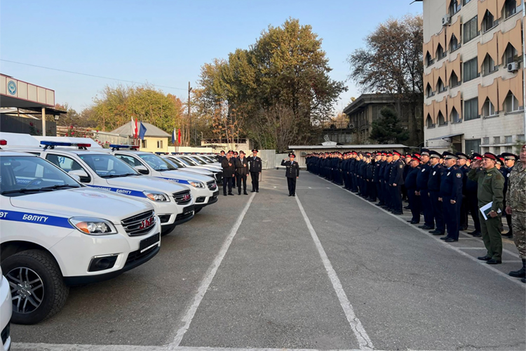 Ко Дню милиции Ошское УВД получило новые служебные автомобили