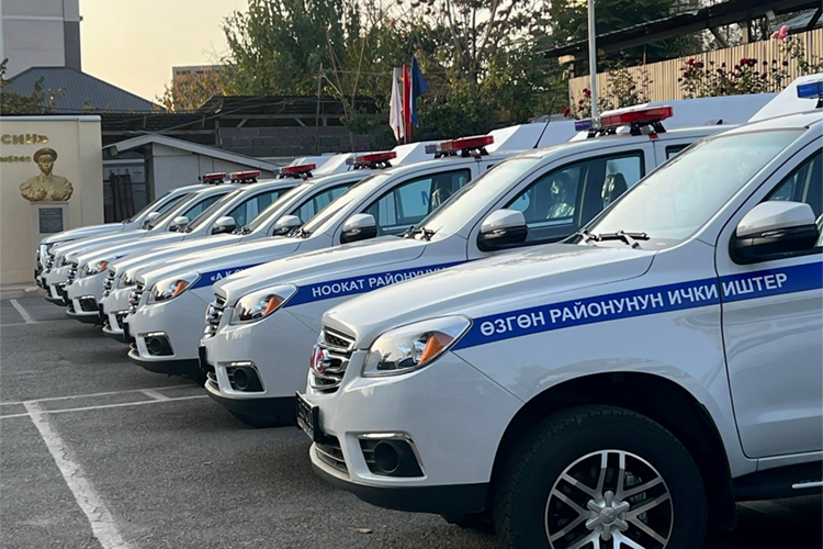 Ко Дню милиции Ошское УВД получило новые служебные автомобили
