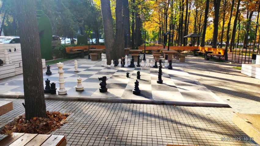 Бишкек, осень на бульваре Эркиндик