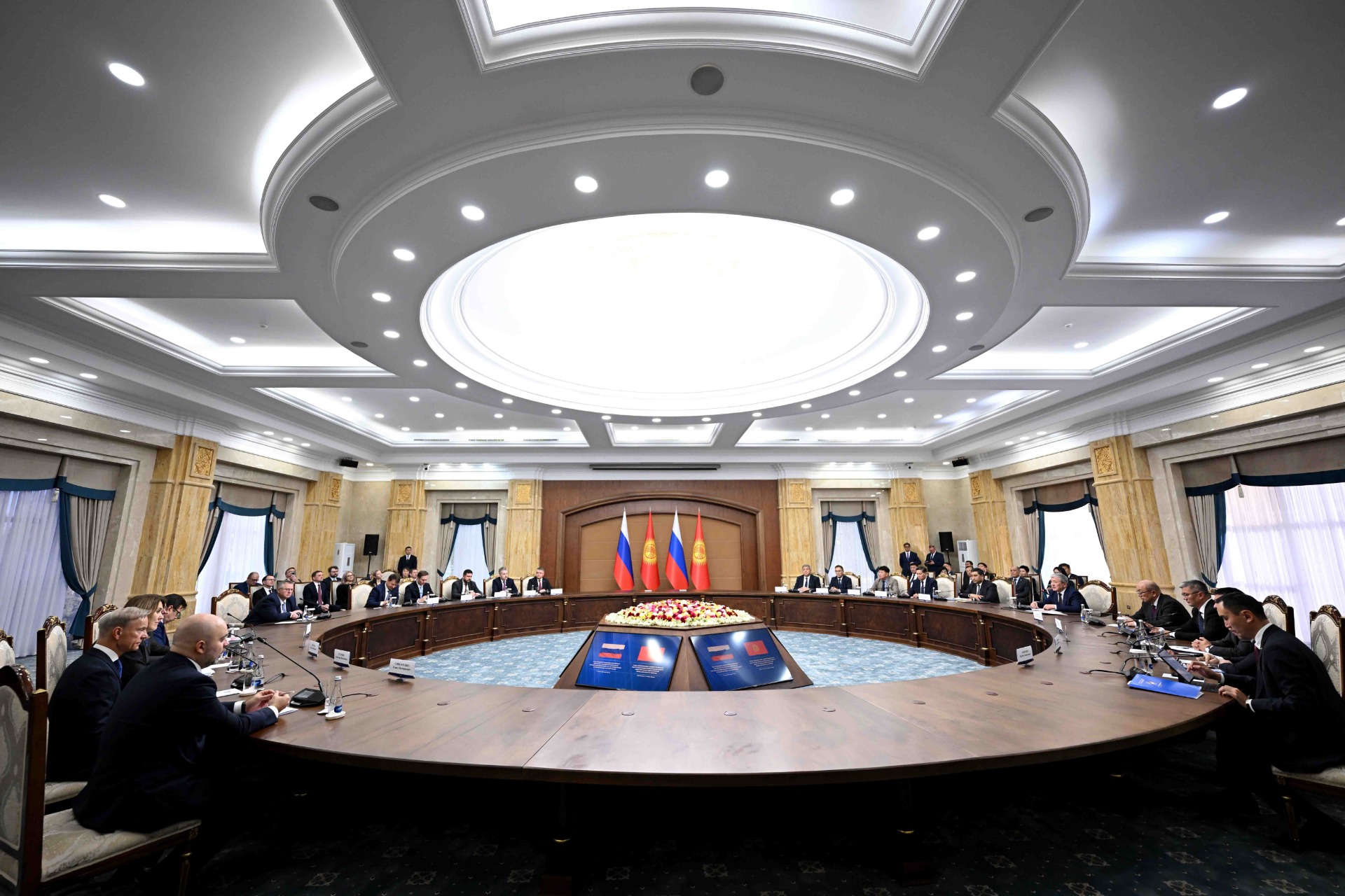 Бишкек и Москва договорились нарастить торговлю с $3,9 до $5 миллиардов