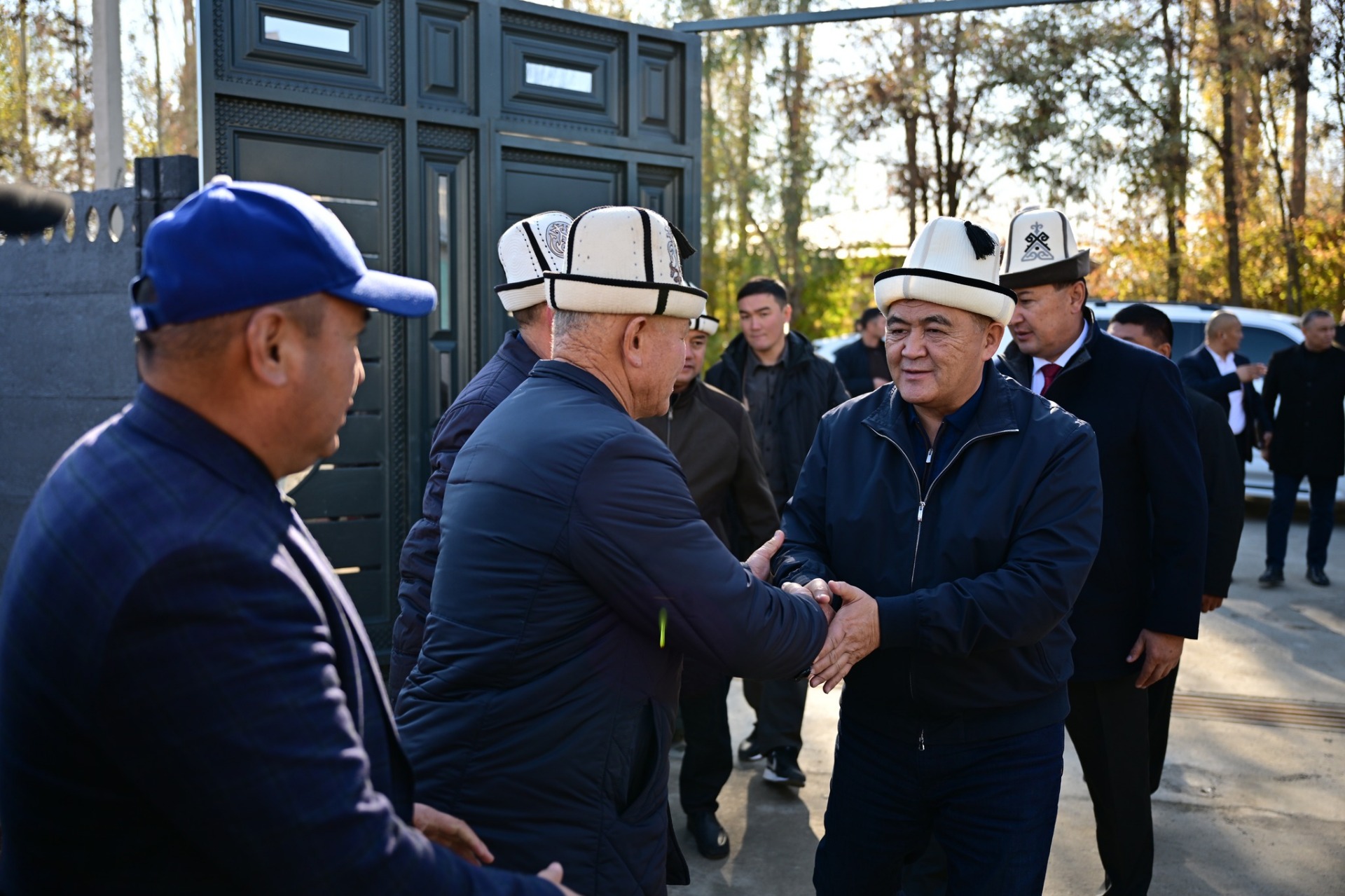 Камчыбек Ташиев построил два дома для нуждающихся семей в Узгене