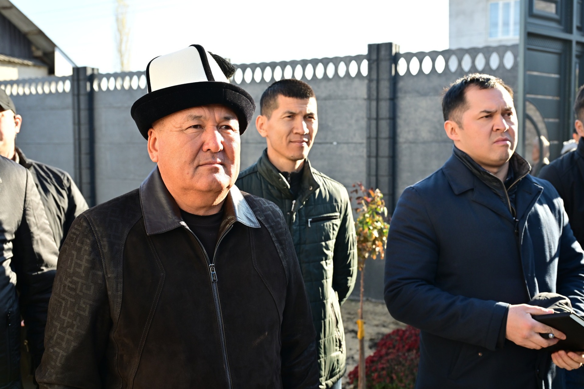 Камчыбек Ташиев построил два дома для нуждающихся семей в Узгене