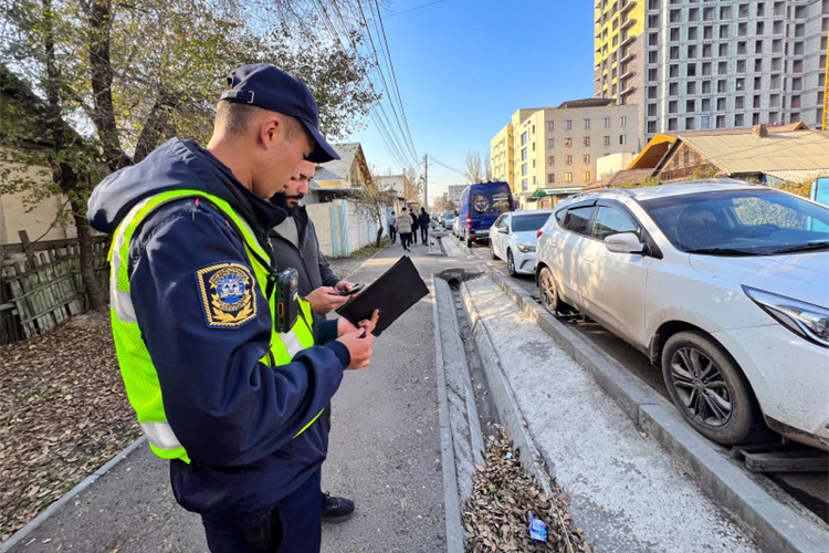В Бишкеке за день эвакуировали 64 автомобиля, припаркованных с нарушениями