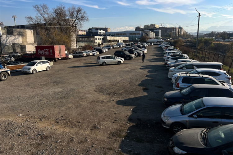 В Бишкеке за день эвакуировали 64 автомобиля, припаркованных с нарушениями