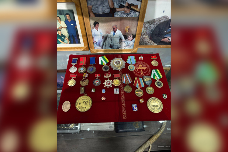 В Чуйской областной больнице открыли музей Акрамова